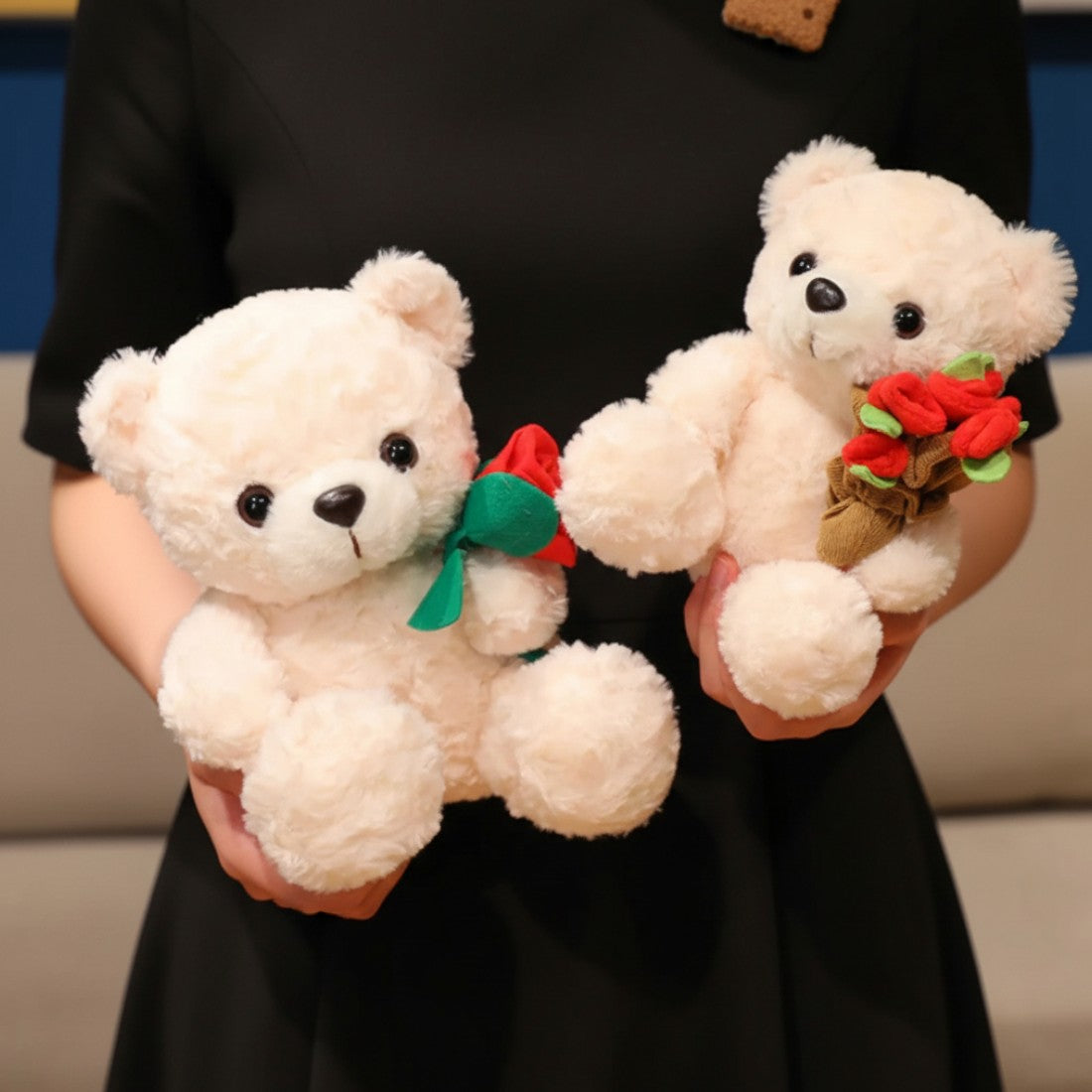 Romantischer Teddybär mit Blumenstrauß 15–25 cm