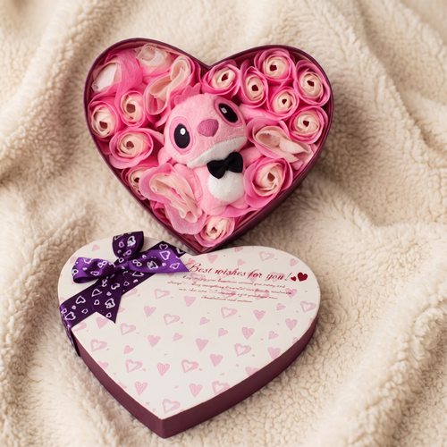Angel Herz-Geschenkbox mit Rosen 20 × 15 cm