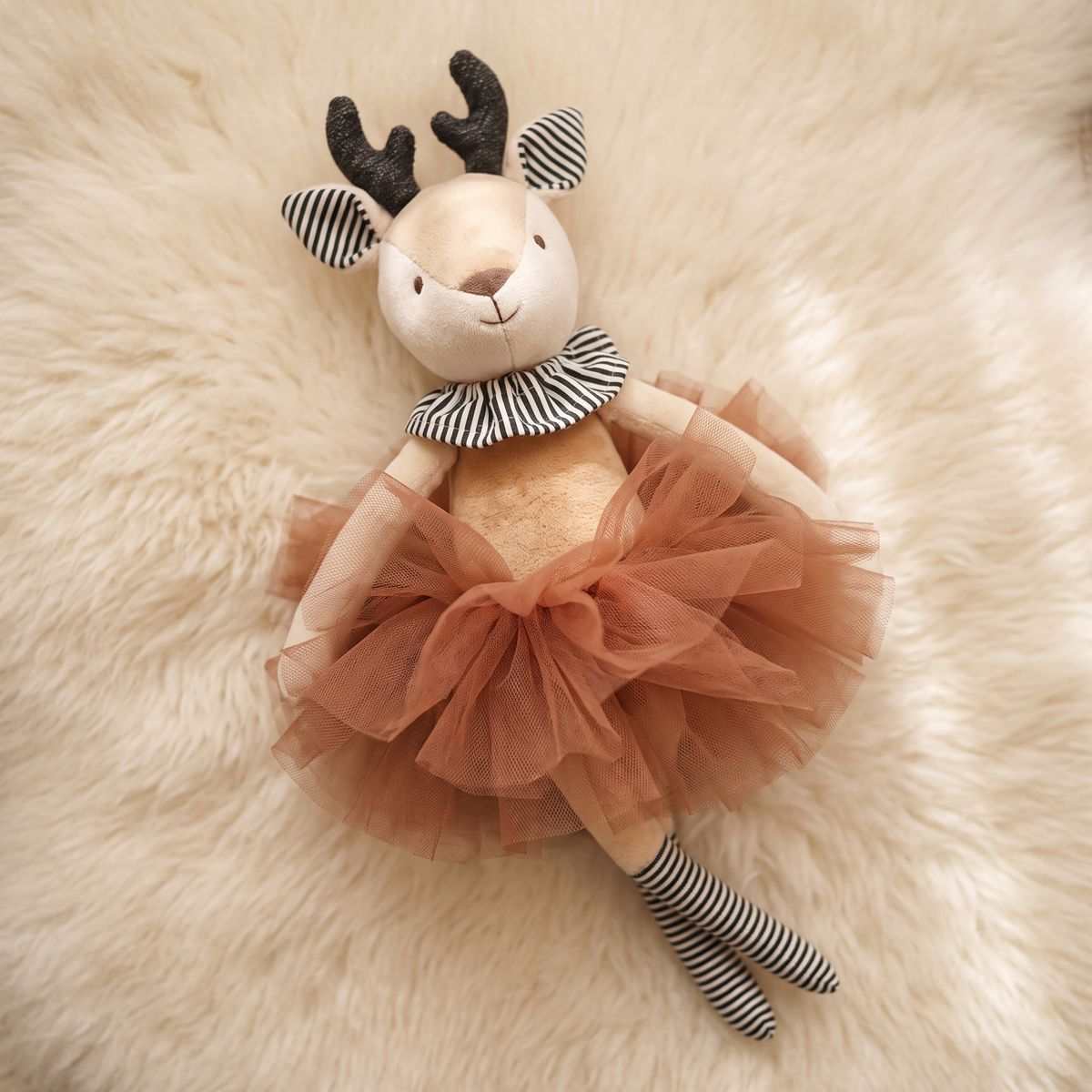 Rehkitz Kuscheltier mit orangefarbenem Tutu 37 cm