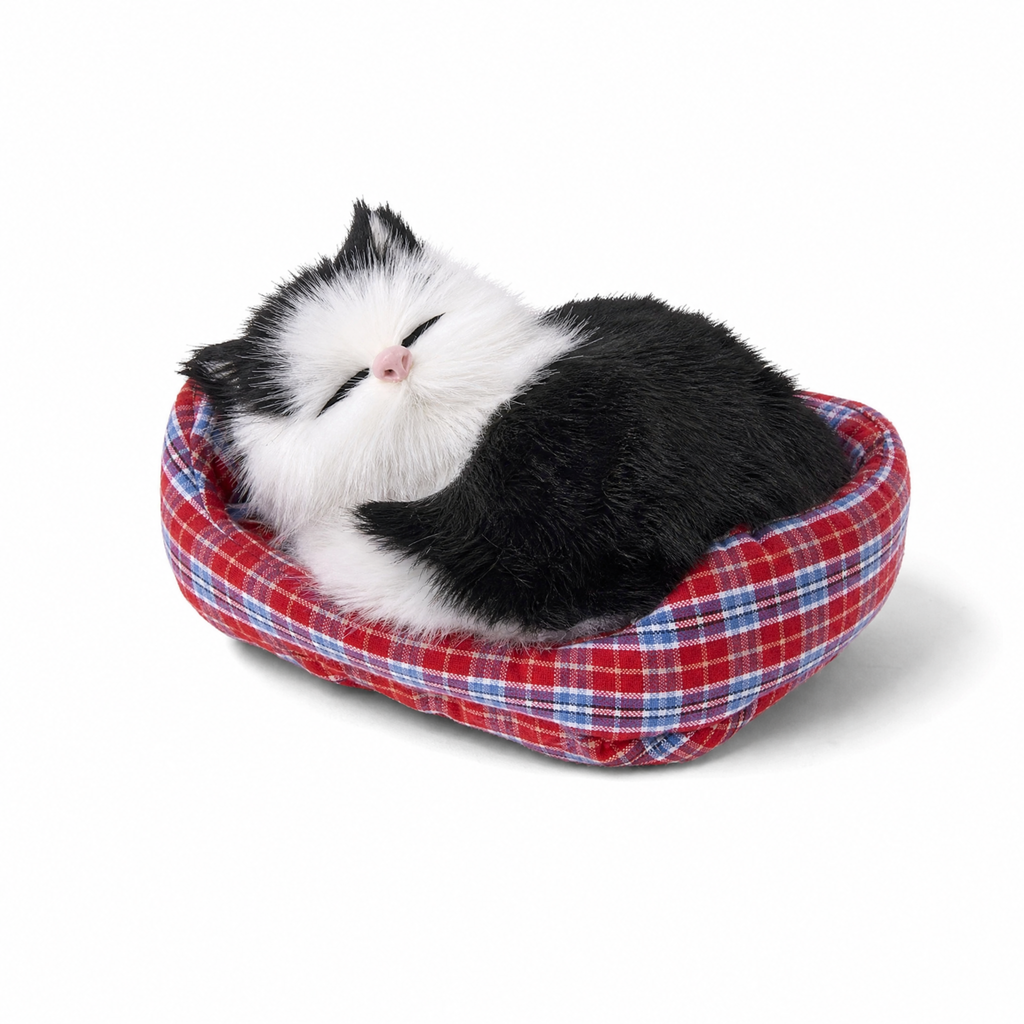 Schlafendes Katzen Kuscheltier im Körbchen 13 cm