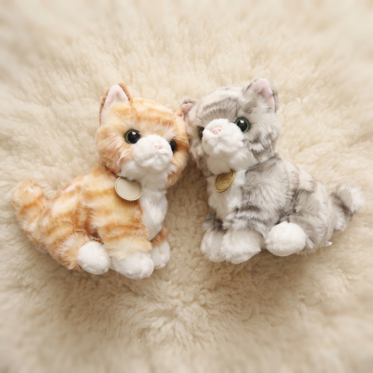 Katzen Kuscheltier mit großen Augen 22 cm