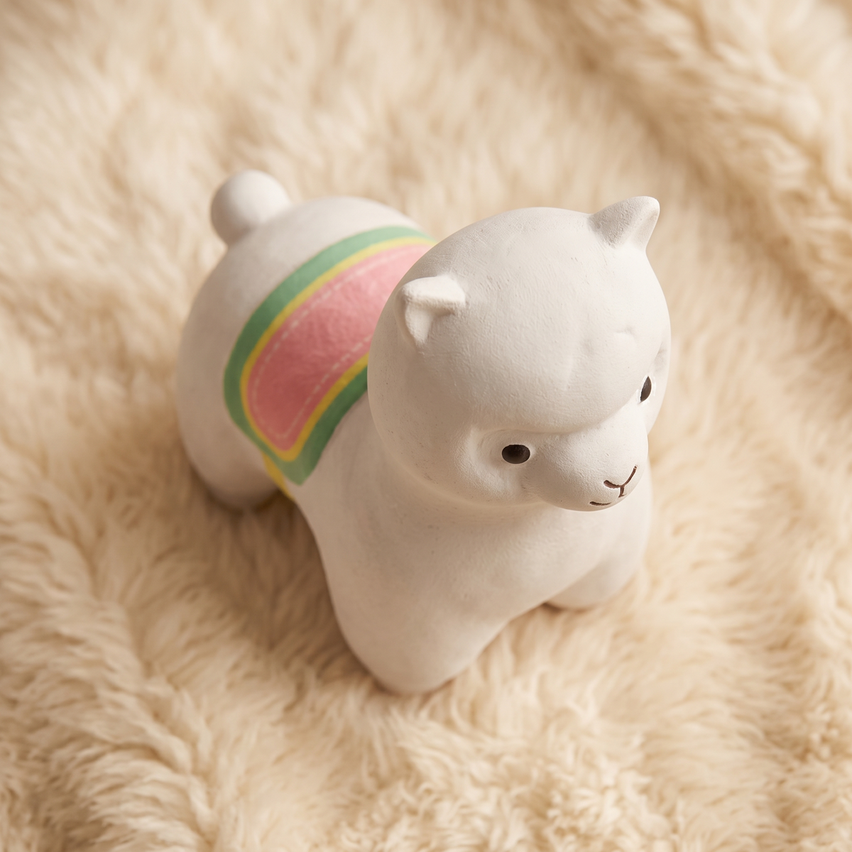 Weißes Lama mit Regenbogen 35–50 cm