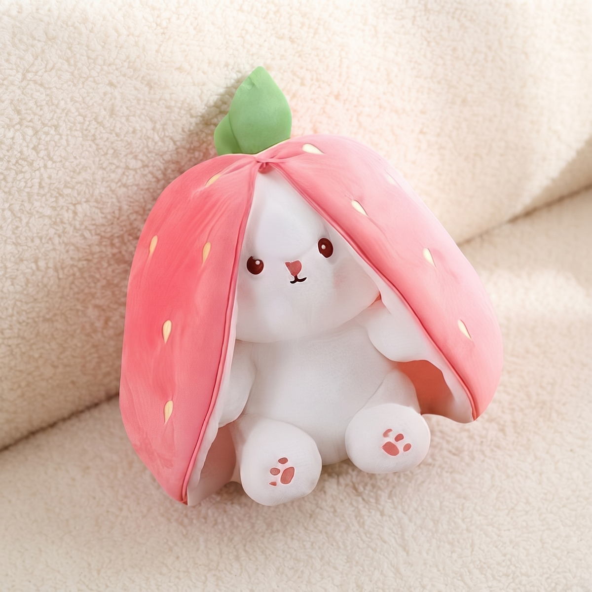2-in-1 Erdbeer-Hase Kuscheltier 35 cm