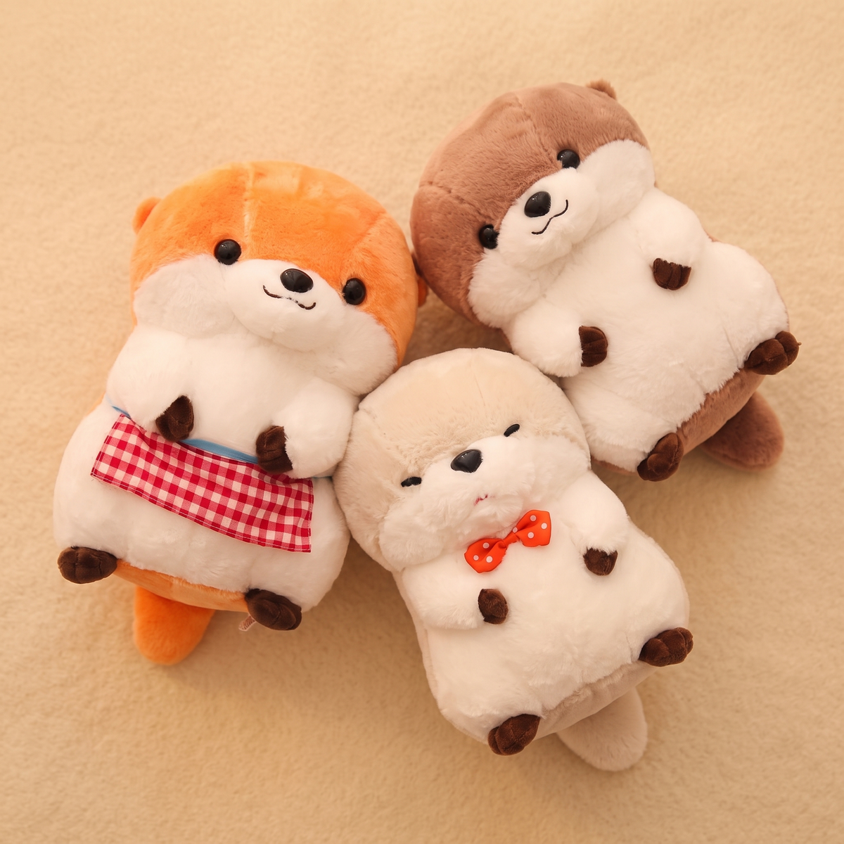 Otter Kuscheltier mit kariertem Schürzchen 30–40 cm