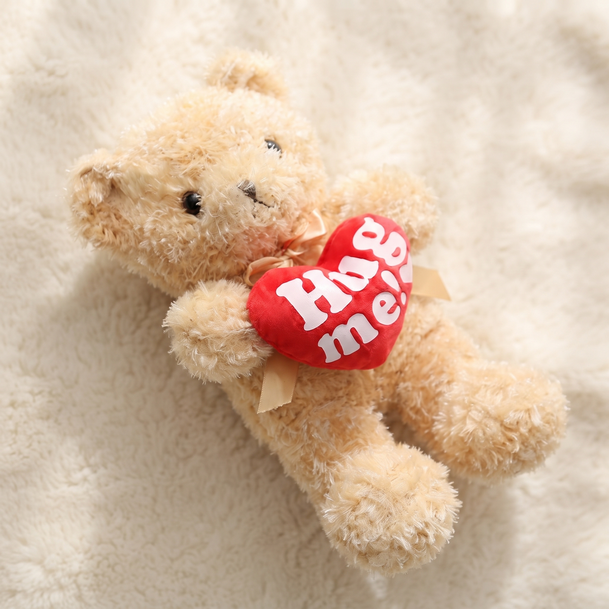 Teddybär mit Hug-Me-Herz 30–90 cm