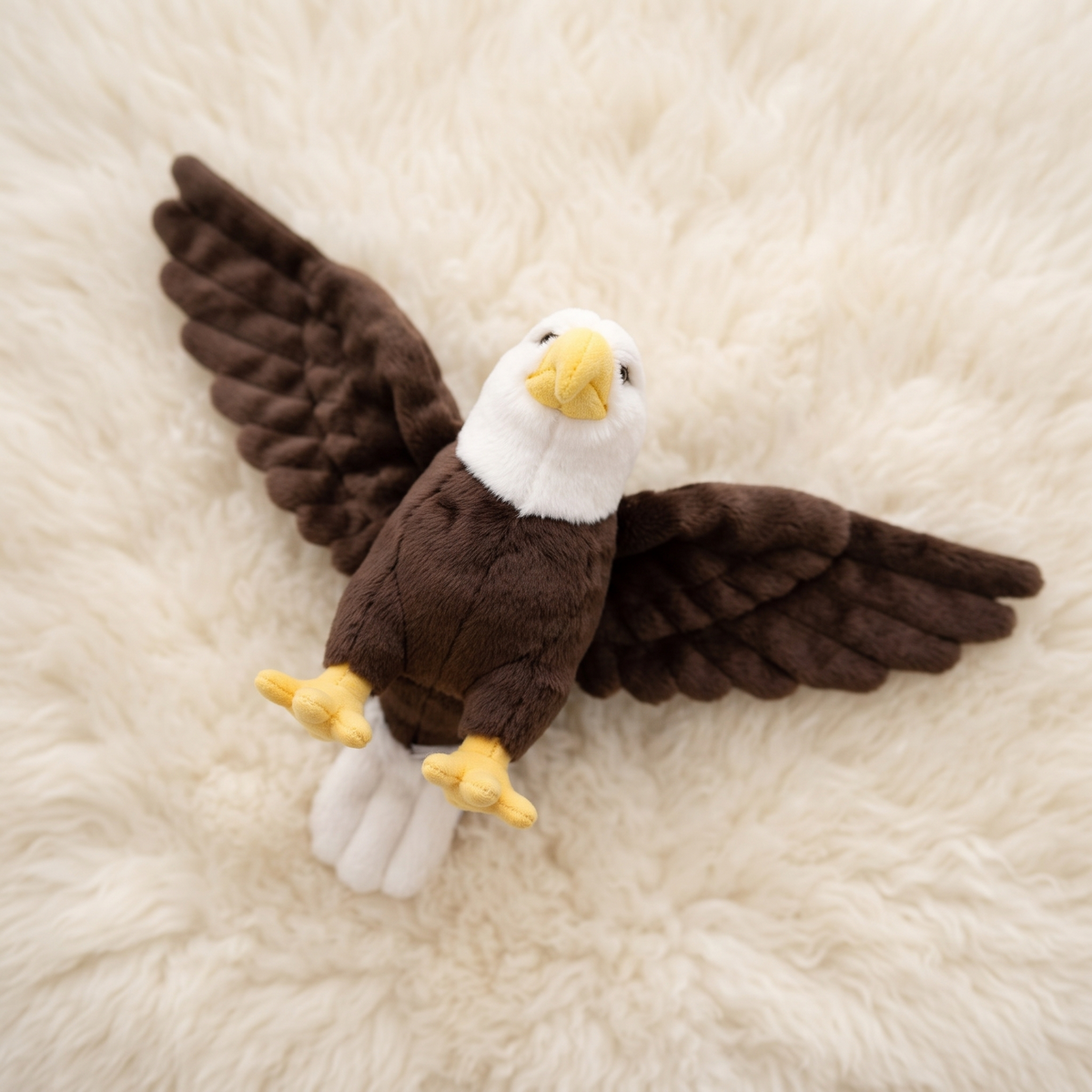 Realistisches Adler Kuscheltier mit ausgebreiteten Flügeln 60–90 cm